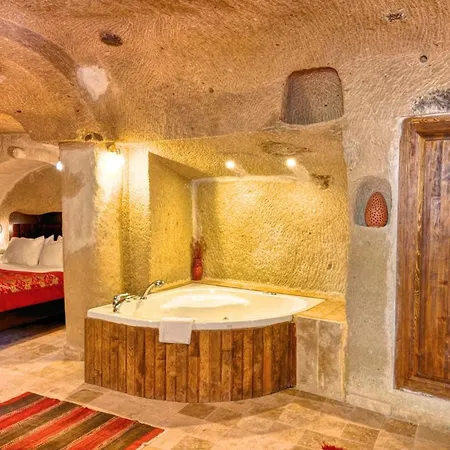 Shiraz Cave Cappadocia أوروغوبْ